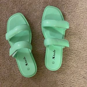 Women’s sandals